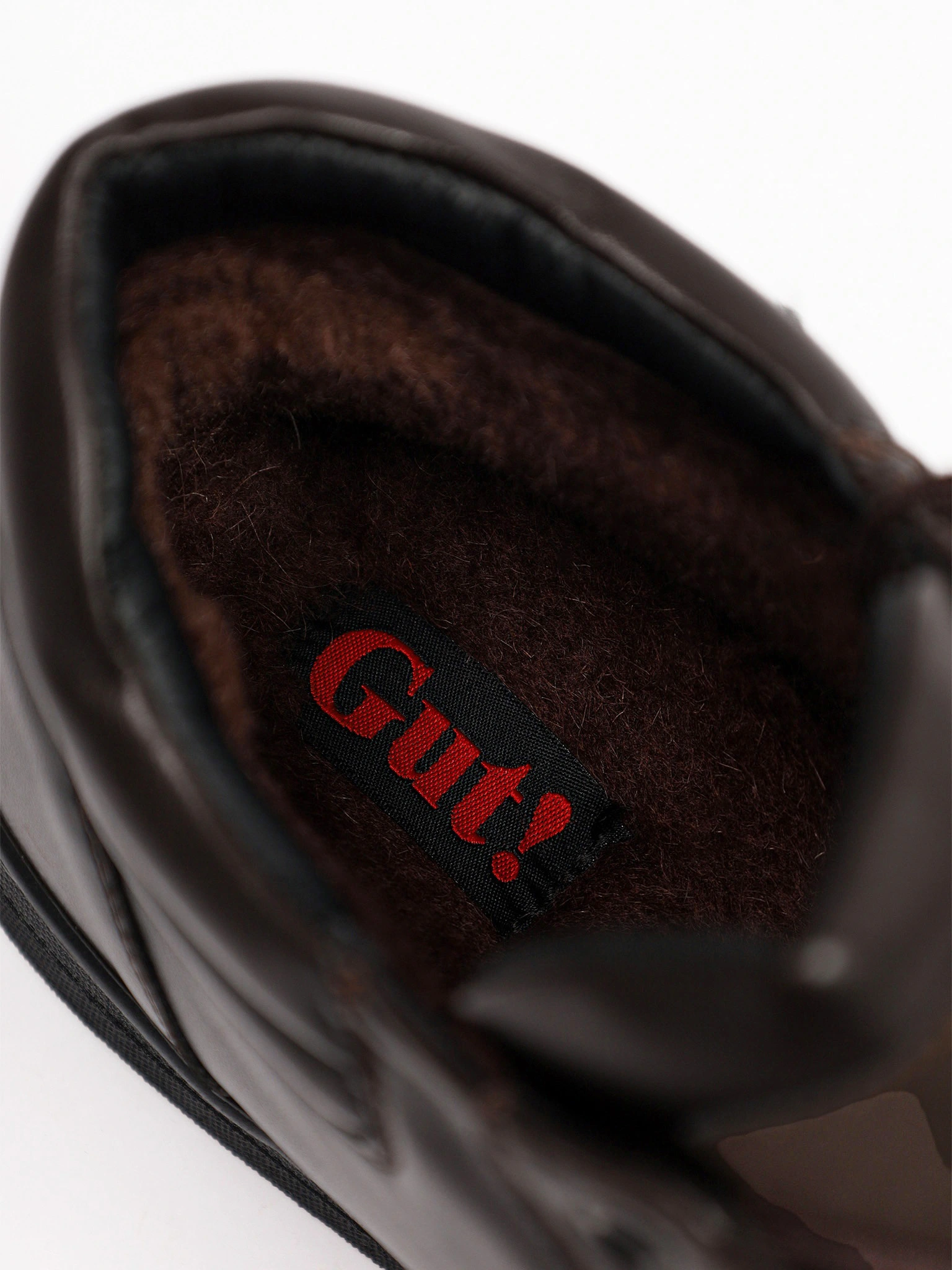 Ботинки коричневого цвета на низкой подошве